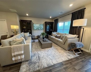 126 Auburn Crossing Drive - Photo Thumbnail 9