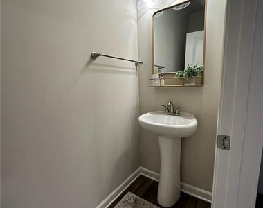 126 Auburn Crossing Drive - Photo Thumbnail 5