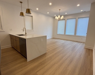 6042 S Eberhart Avenue - Photo Thumbnail 4