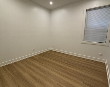6042 S Eberhart Avenue - Photo Thumbnail 12