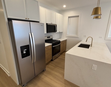 6042 S Eberhart Avenue - Photo Thumbnail 5