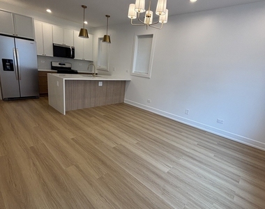 6042 S Eberhart Avenue - Photo Thumbnail 3