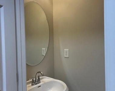 137 Avalon Drive - Photo Thumbnail 5