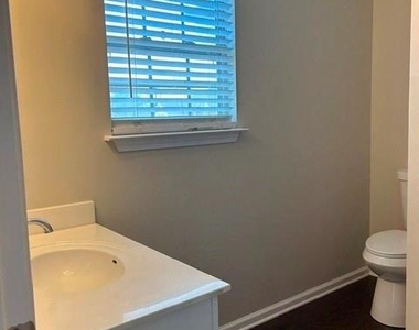 137 Avalon Drive - Photo Thumbnail 7