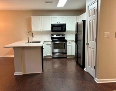 137 Avalon Drive - Photo Thumbnail 3