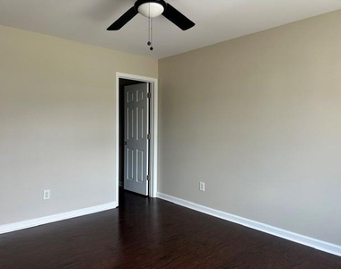 137 Avalon Drive - Photo Thumbnail 8