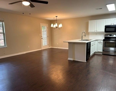 137 Avalon Drive - Photo Thumbnail 2