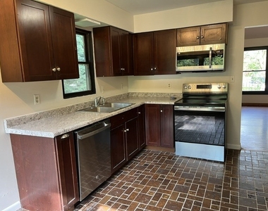 595 S River Street - Photo Thumbnail 4