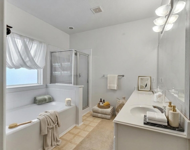 9915 Valance Way - Photo Thumbnail 13