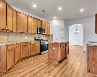 9915 Valance Way - Photo Thumbnail 10