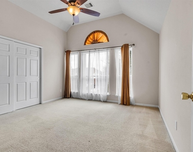 9915 Valance Way - Photo Thumbnail 17