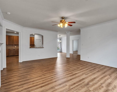 9915 Valance Way - Photo Thumbnail 5