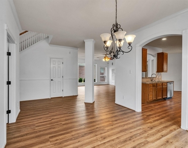 9915 Valance Way - Photo Thumbnail 7