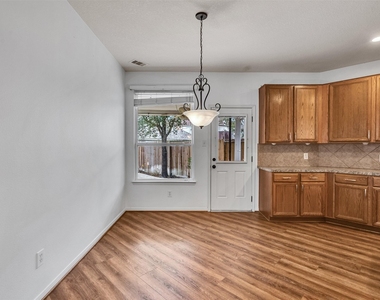 9915 Valance Way - Photo Thumbnail 8