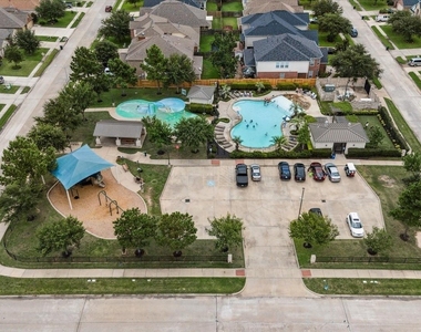 9915 Valance Way - Photo Thumbnail 27