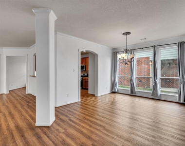 9915 Valance Way - Photo Thumbnail 6