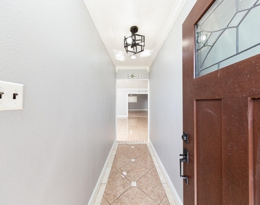 823 Parkhill Street - Photo Thumbnail 4