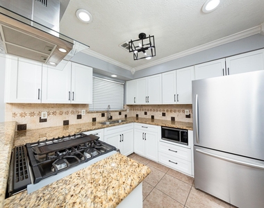 823 Parkhill Street - Photo Thumbnail 9