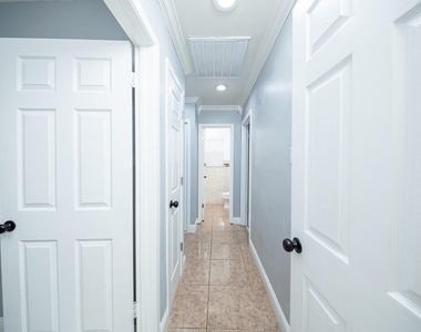 823 Parkhill Street - Photo Thumbnail 11