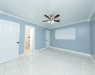 823 Parkhill Street - Photo Thumbnail 12