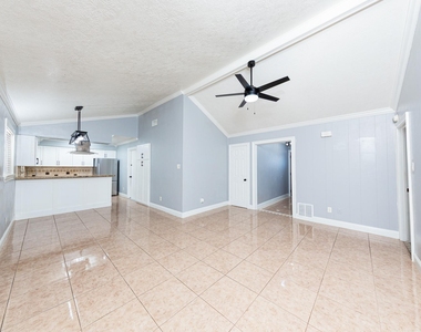 823 Parkhill Street - Photo Thumbnail 7