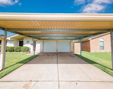 823 Parkhill Street - Photo Thumbnail 3