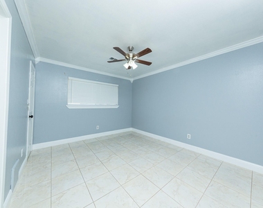 823 Parkhill Street - Photo Thumbnail 16