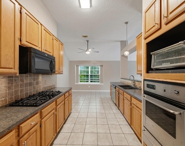 2004 Landing Boulevard - Photo Thumbnail 12