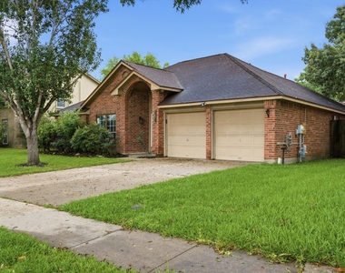2004 Landing Boulevard - Photo Thumbnail 3