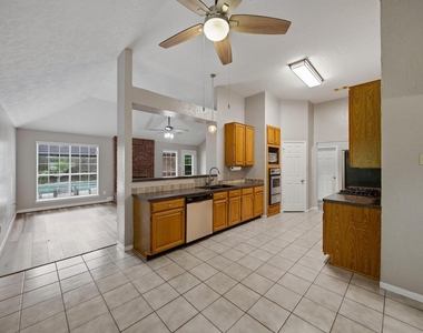 2004 Landing Boulevard - Photo Thumbnail 13