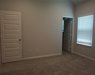 11893 East Gate Drive - Photo Thumbnail 14