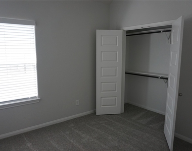 11893 East Gate Drive - Photo Thumbnail 9