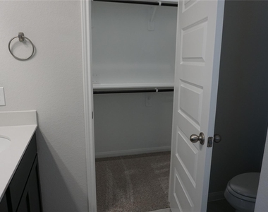11893 East Gate Drive - Photo Thumbnail 17