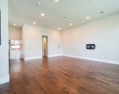 1613 Wheeler Street - Photo Thumbnail 12