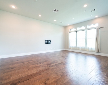 1613 Wheeler Street - Photo Thumbnail 11
