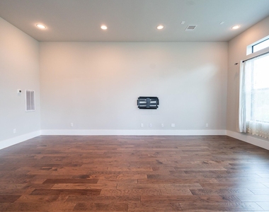 1613 Wheeler Street - Photo Thumbnail 16