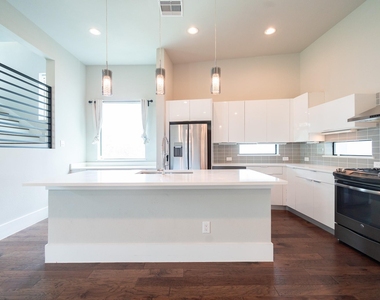 1613 Wheeler Street - Photo Thumbnail 6