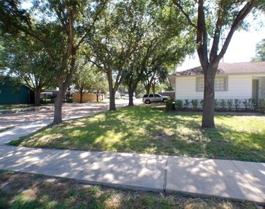 1301 Glenmore Drive - Photo Thumbnail 28