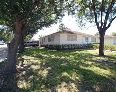 1301 Glenmore Drive - Photo Thumbnail 24