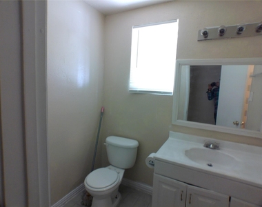 1301 Glenmore Drive - Photo Thumbnail 20