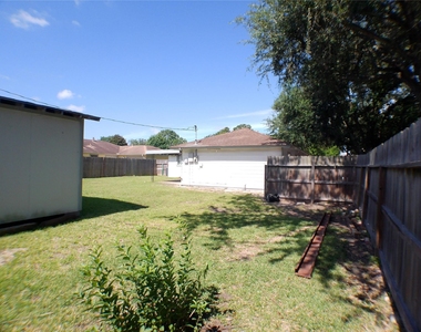 1301 Glenmore Drive - Photo Thumbnail 32