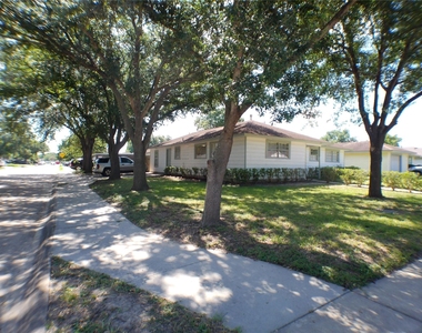 1301 Glenmore Drive - Photo Thumbnail 25