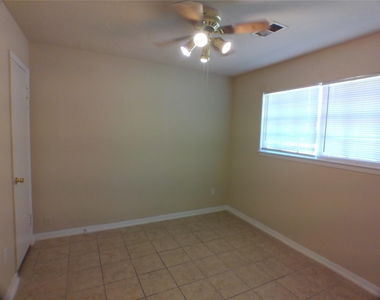1301 Glenmore Drive - Photo Thumbnail 15