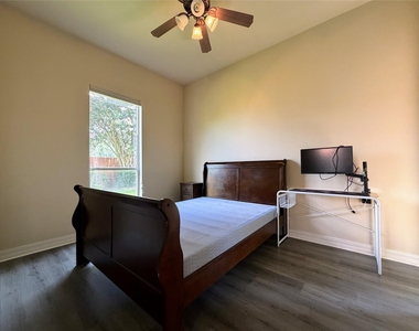 4702 Payton Chase Lane - Photo Thumbnail 36