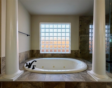 4702 Payton Chase Lane - Photo Thumbnail 24