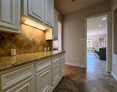 4702 Payton Chase Lane - Photo Thumbnail 18