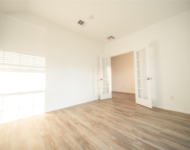 2611 Olivine Stone Drive - Photo Thumbnail 3
