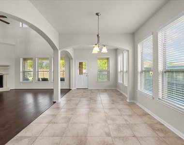 2246 Oakleaf Trail Lane - Photo Thumbnail 13