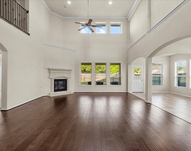2246 Oakleaf Trail Lane - Photo Thumbnail 7