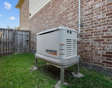 2246 Oakleaf Trail Lane - Photo Thumbnail 40